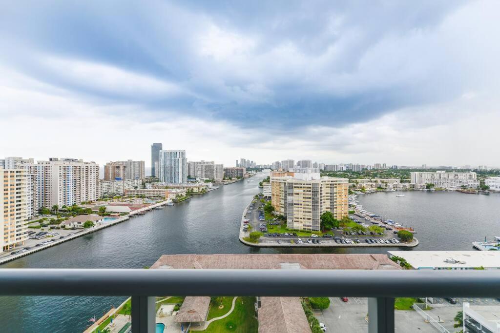 Cozy 1Br Condo Beachwalk Resort Hallandale Beach Exterior foto